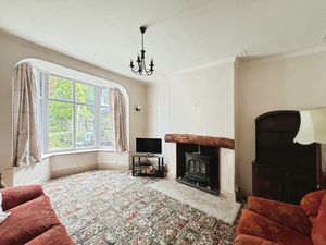 Sitting Room - click for photo gallery
